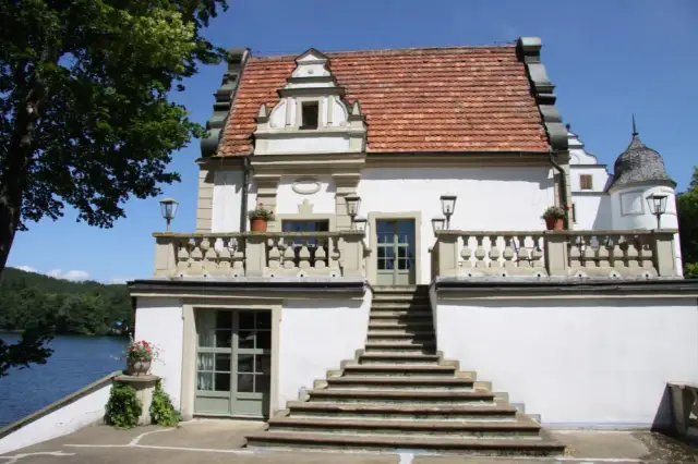 Zamek w Kręgu: historia, tajemnice i praktyczne informacje dla turystów