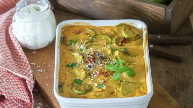 Zapiekanka z Cukinii: Przepis Bez Wodnistości i Wariacje