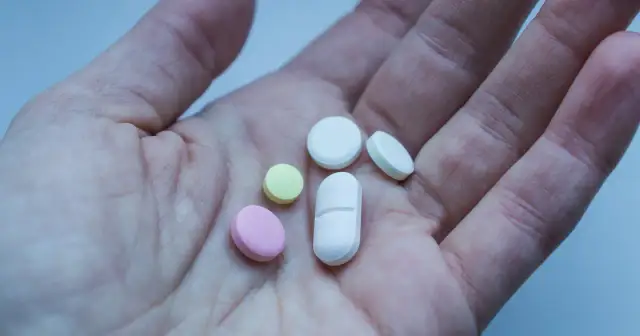 Jakie leki na COVID-19? Recepta, dom i czego unikać!