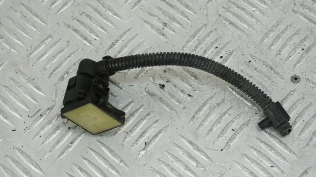 Gdzie jest czujnik pedału sprzęgła Passat B6 i jak go łatwo znaleźć