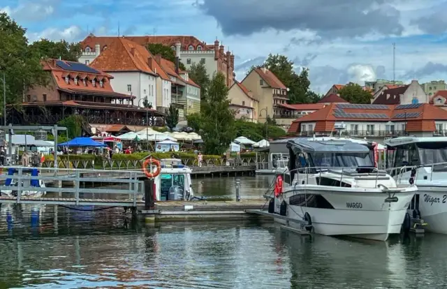 Ryn: Gdzie zjeść? Przewodnik po najlepszych smakach Mazur!