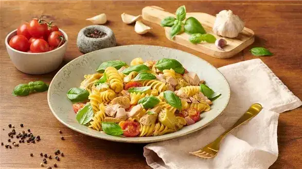 Co zrobić z tuńczyka w sosie własnym? Pyszne i łatwe przepisy na dania