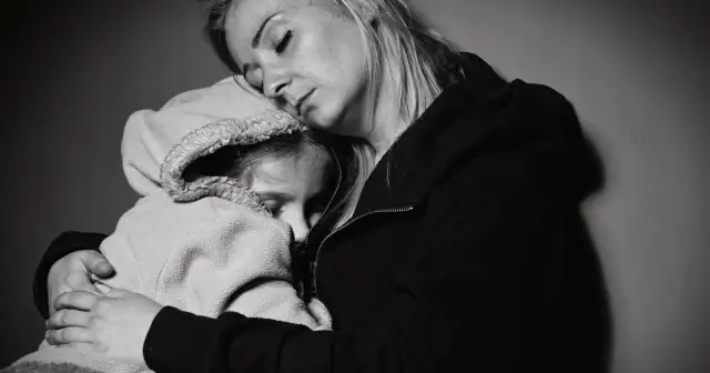 Ile kosztuje dom samotnej matki? Sprawdź, co musisz wiedzieć!