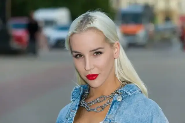 Ile lat ma Lil Masti? Szokująca prawda o jej wieku i karierze.