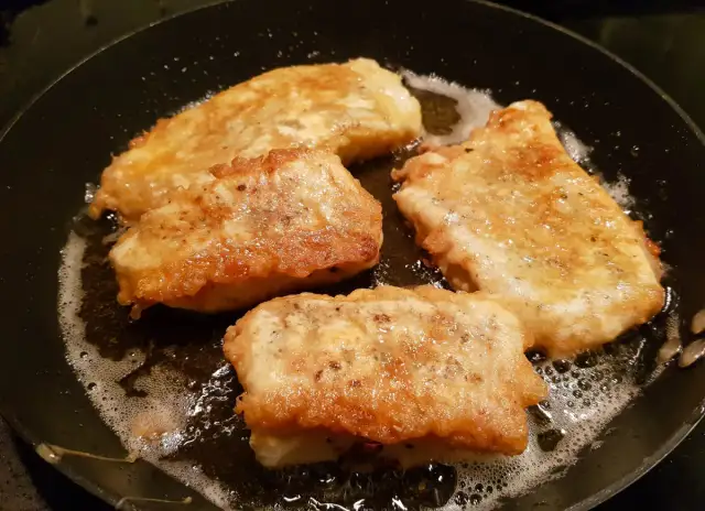 Smażony mintaj: chrupiący, soczysty i bez rozpadania? Poznaj sekret!