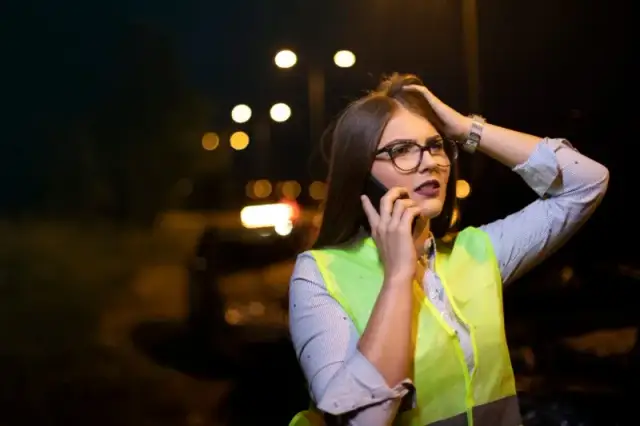 Kamizelka odblaskowa w aucie: Obowiązek posiadania czy użycia? Mandat?