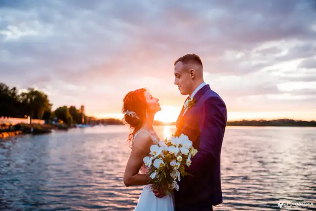 Ile kosztuje fotograf ślubny? Realne ceny i ukryte koszty