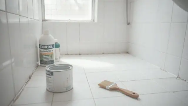 Czym pomalować silikon, aby uniknąć pęknięć i łuszczenia farby?