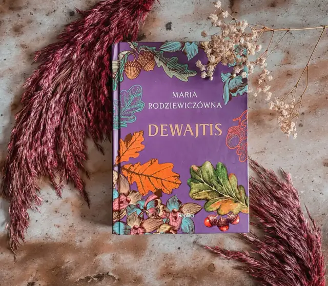 O czym jest książka Dewajtis? Przeżyj emocjonującą podróż przez historię