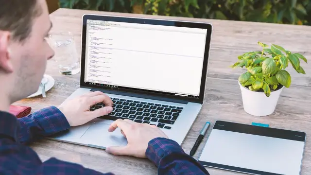 Praca dla informatyka po studiach - jak uniknąć bezrobocia?