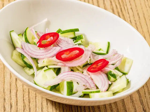 Jakie surówki do gołąbków? Odkryj smaki, które zaskoczą Cię