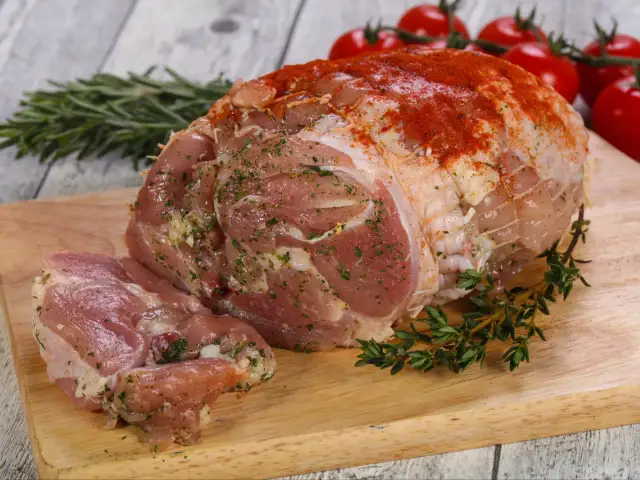 Jak zrobić wędlinę drobiową w domu - proste przepisy i porady