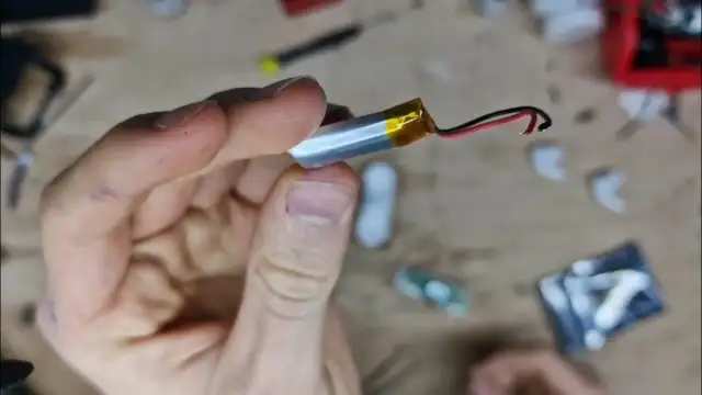 Wymiana baterii w AirPods - jak uniknąć problemów z akumulatorem