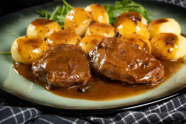 Karkówka na obiad: 10+ przepisów na soczyste mięso Gustaw Kozłowski radzi!