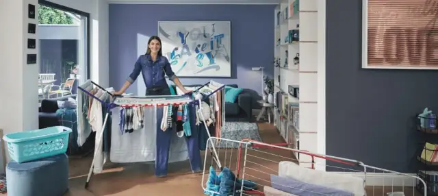 Jak wyprasować koszulę bez żelazka - skuteczne metody na zagniecenia