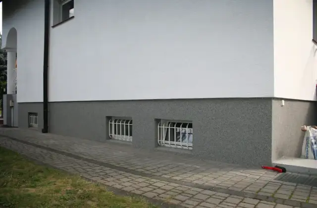 Jak położyć tynk mozaikowy na cokół - uniknij najczęstszych błędów