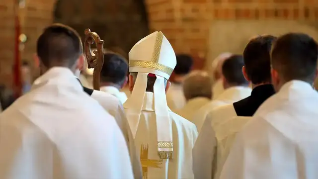 Fundusz kościelny kto płaci? Odkryj, kto naprawdę finansuje ten fundusz
