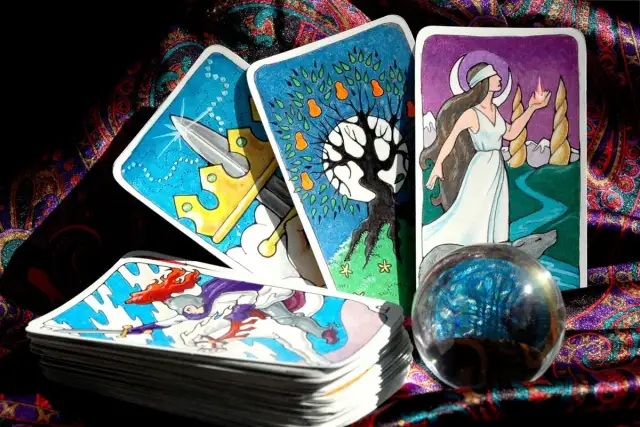 Na czym polega tarot i jak może zmienić twoje życie na lepsze
