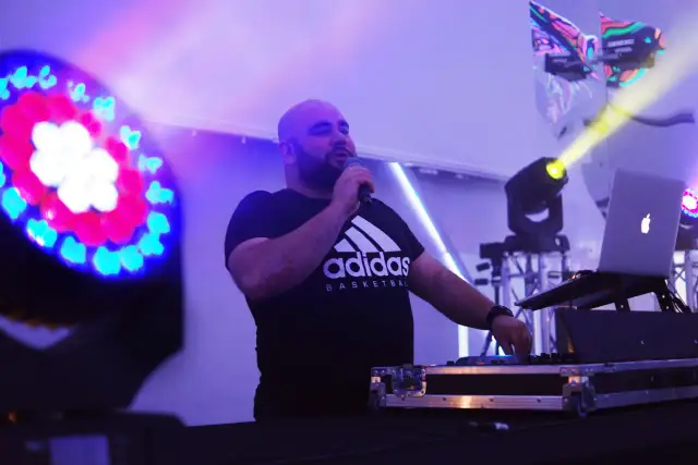 Co robi DJ? Poznaj sekrety pracy DJ-a na imprezach i koncertach