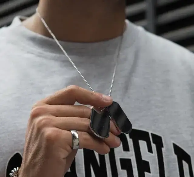 Idealna długość naszyjnika dla mężczyzny – uniknij nietrafionego wyboru