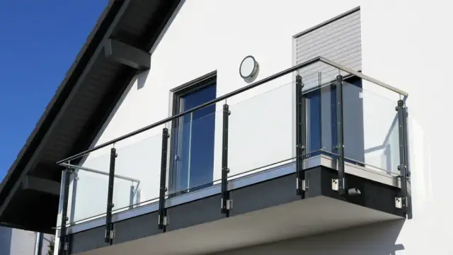 Jak zamontować barierkę na balkonie - uniknij najczęstszych błędów