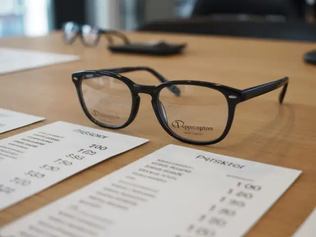 Ceny oprawek okularowych: Jak nie przepłacić? Poradnik