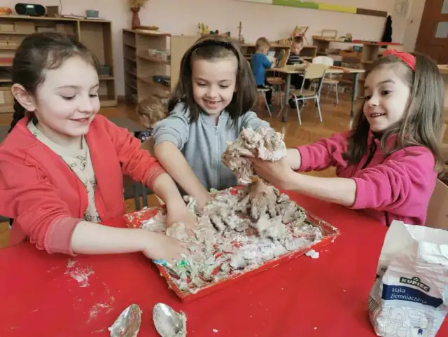 Pianka do golenia: 5+ eksperymentów dla dzieci. Odkryj naukę!