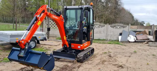 Ile kosztuje minikoparka? Wybierz mądrze: zakup, wynajem, leasing