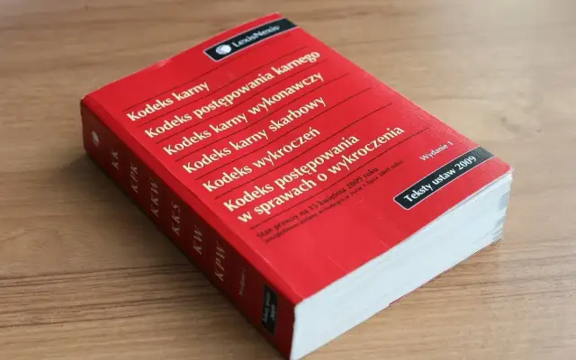 Jak uniknąć kar za wykroczenia zgodnie z art 98 kodeksu wykroczeń