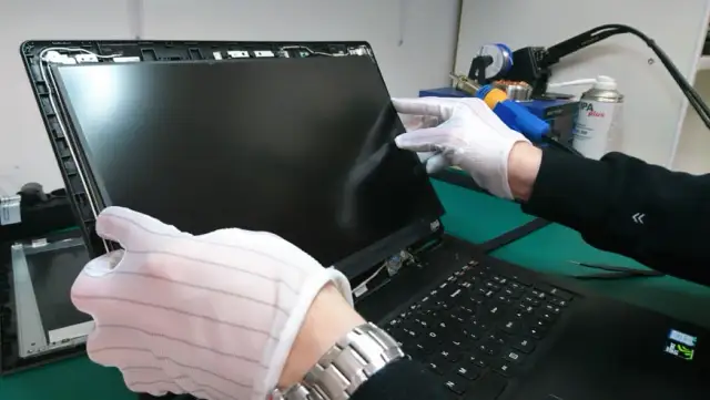 Ile kosztuje wymiana matrycy w laptopie Lenovo? Sprawdź ceny i opcje naprawy