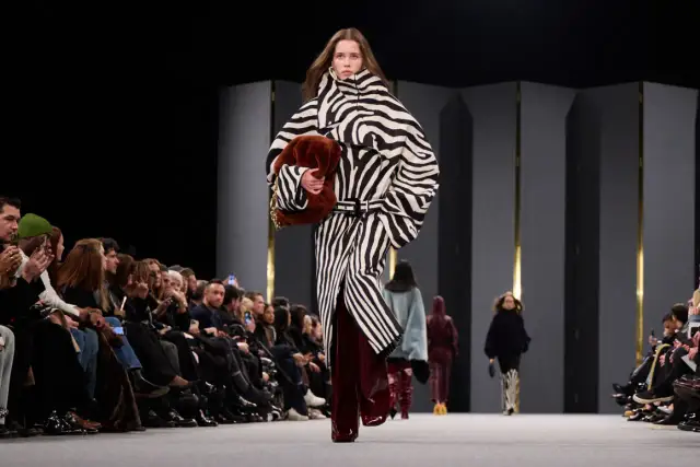 Jakie płaszcze modne tej jesieni? Odkryj najgorętsze trendy!