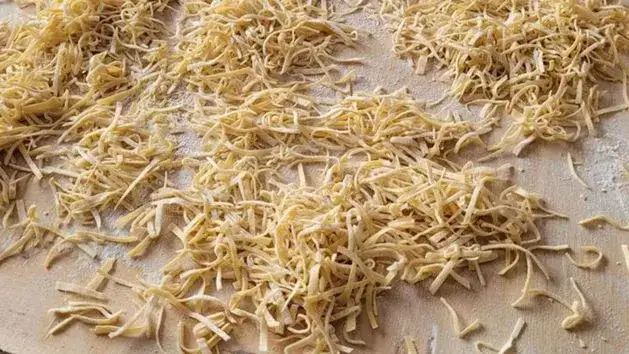 Ile jajek do makaronu? Złota proporcja i idealne ciasto!