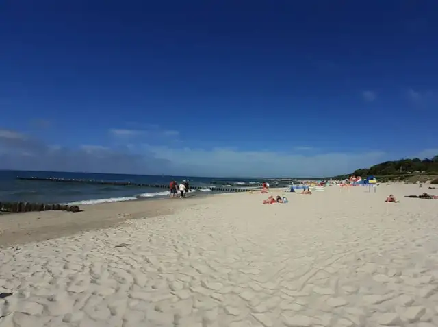 Plaża Wschodnia czy Zachodnia w Ustce? Wybierz idealne miejsce!