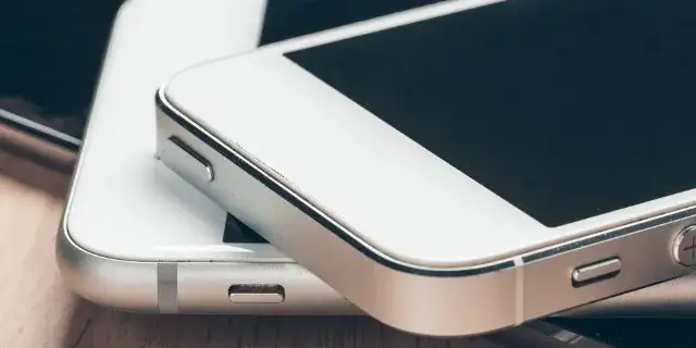 Przyspiesz iPhone'a: Odzyskaj płynność! Sprawdź, co go spowalnia