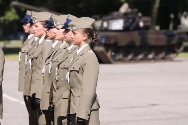 Ile zarabia wojskowy po studiach? Zaskakujące wynagrodzenia i korzyści