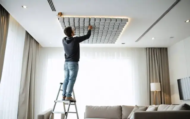 Jak wyciszyć sufit w bloku i zredukować hałas z góry