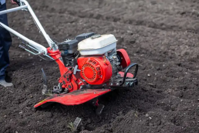 Jak działa glebogryzarka? Kluczowe informacje o jej funkcjonowaniu