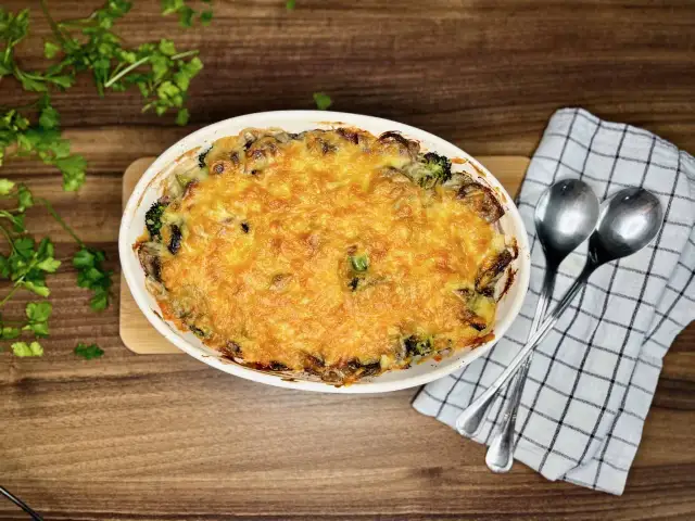 Zapiekanka z brokułami i pieczarkami: przepis jak z Kwestii Smaku