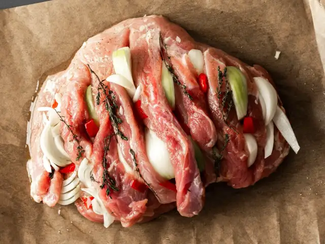 Jak zamarynować wołowinę, aby była soczysta i pełna smaku