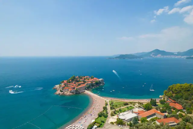 Gdzie spać w drodze do Czarnogóry? Sprawdzone miejsca i trasy