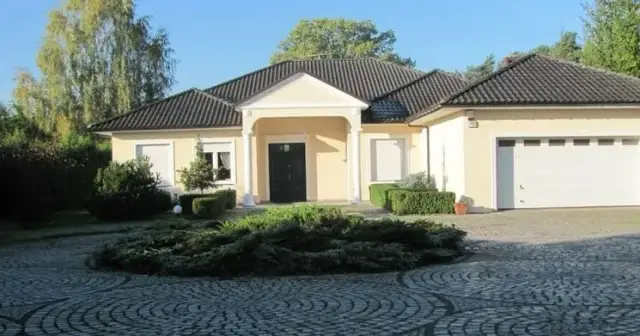 Jaką elewację wybrać do grafitowego dachu i białych okien, aby uniknąć błędów?