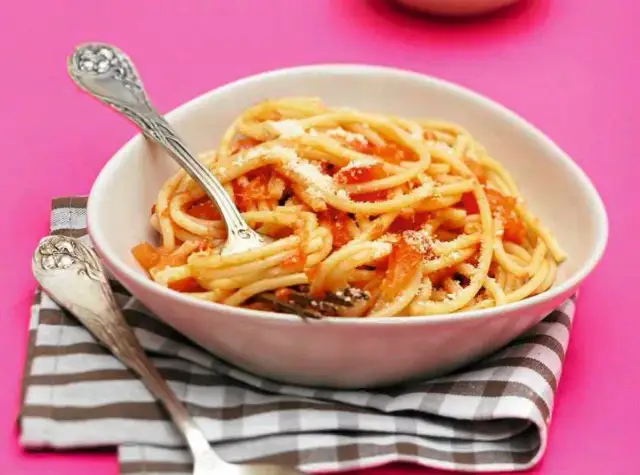 Szybkie i proste sposoby na makaron - z czym zrobić makaron na szybko
