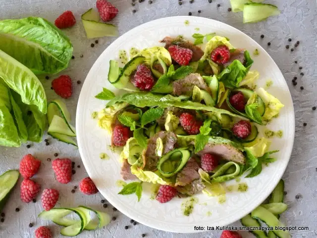 Sałatki do pieczonej gęsi: 10+ pomysłów na idealny dodatek!