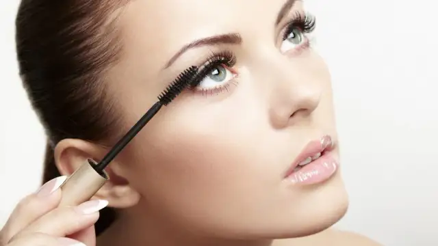 Czym rozcieńczyć tusz do rzęs, aby uniknąć problemów z aplikacją?
