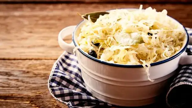 Jak kisić kapustę w prosty sposób - uniknij najczęstszych błędów