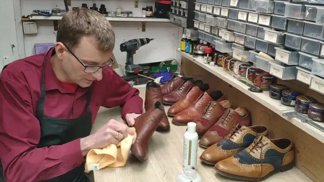 Jak prać buty ręcznie, aby uniknąć ich zniszczenia i uzyskać idealny efekt