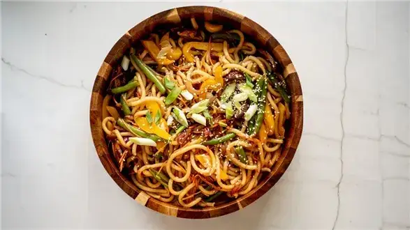 Spaghetti bez mięsa z warzywami: 7 przepisów na szybki i sycący obiad