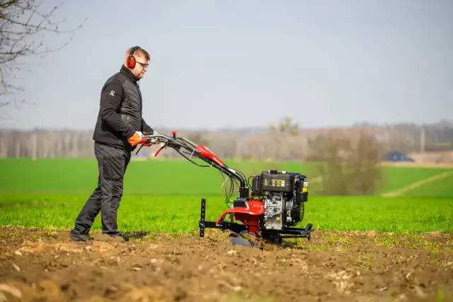Glebogryzarka: Ile oleju do przekładni? Uniknij kosztownych awarii