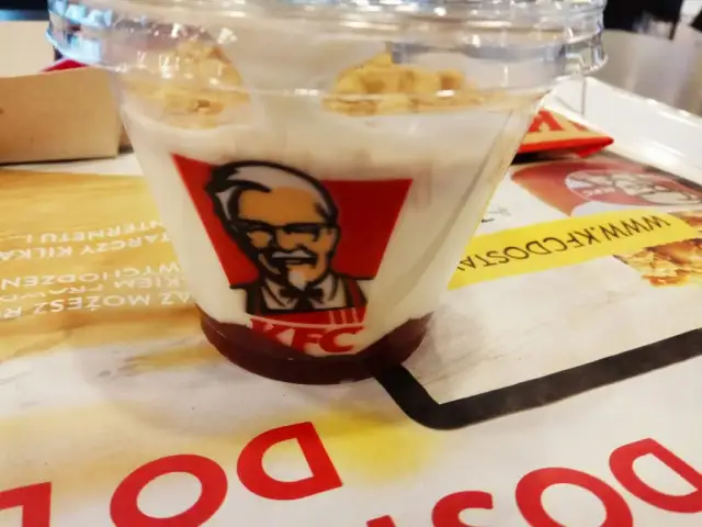 Czy w KFC jest oferta śniadaniowa? Sprawdź, co możesz zjeść!