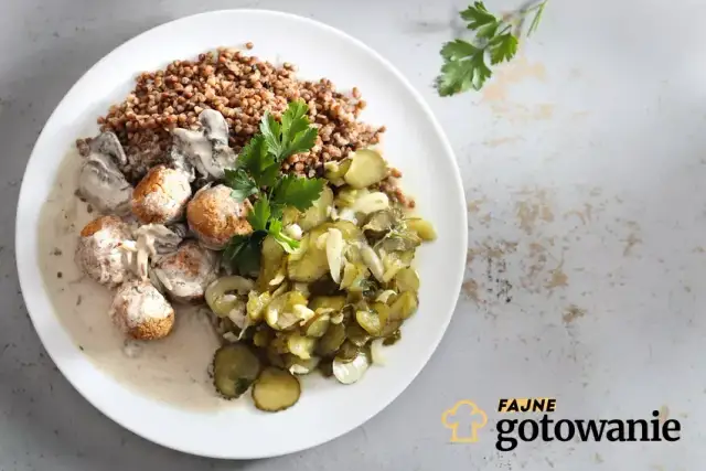 Sos do kaszy gryczanej: 20+ przepisów, które odmienią Twój obiad!